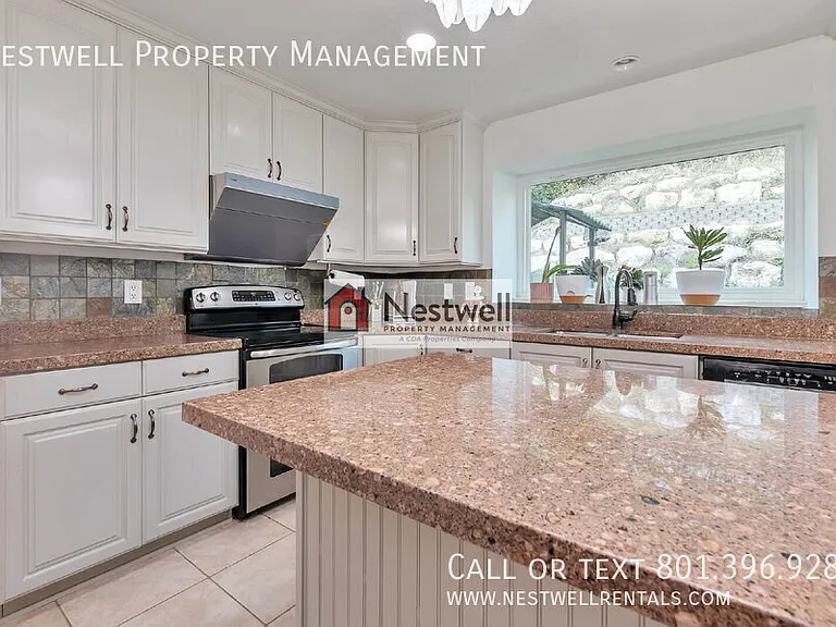 204 N Fairway Dr — Photo 3
