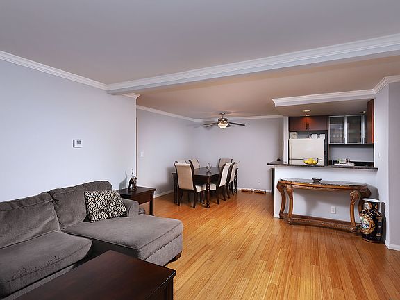 3rd image of 15511 Sherman Way APT 14