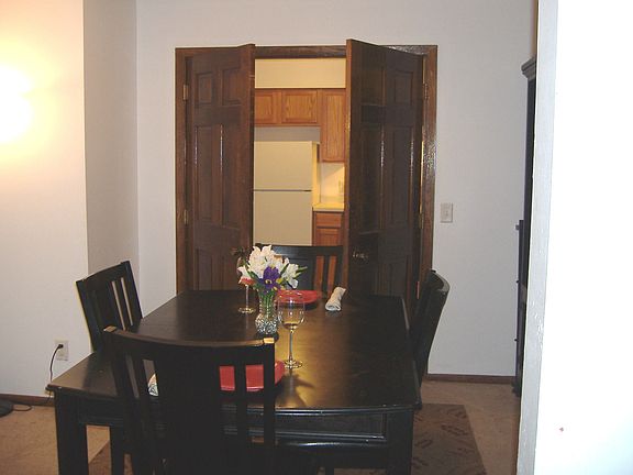 Separate formal dining room