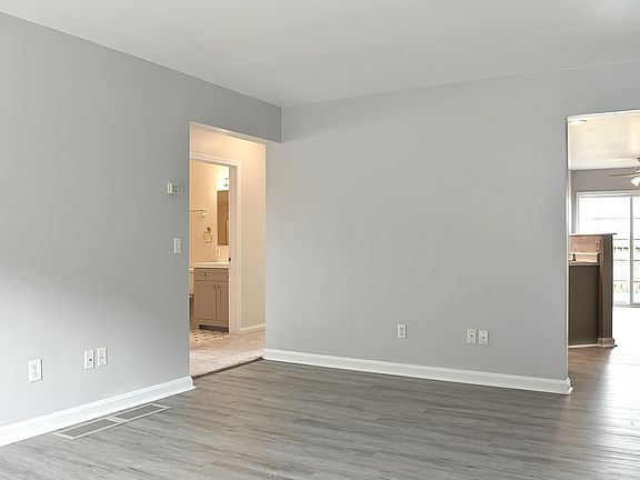 Family Room 1st Flr 17'x12' 