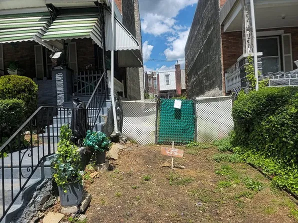 5615 Hunter St, Philadelphia, PA 19131