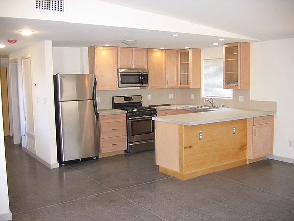 4th image of 305 Jefferson St NE