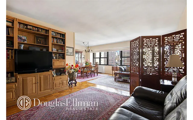 Sold by Douglas Elliman | media 22