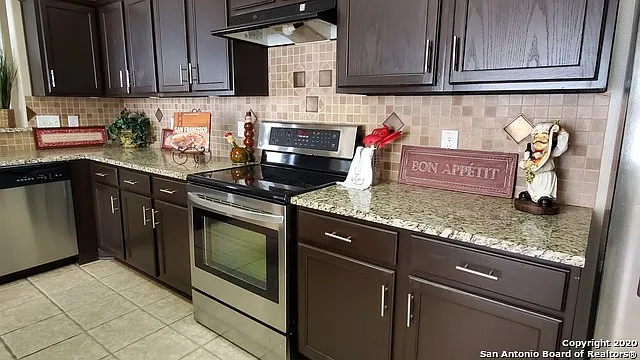 533 Thoreau Trl — Photo 10