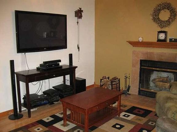 5th image of 614 Topeka Dr