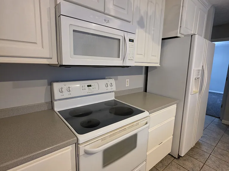 Kitchen, appliances included