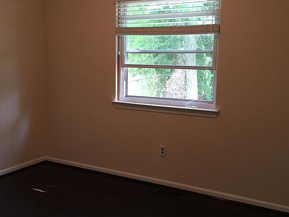 4th image of 2725 Sinclair Ave
