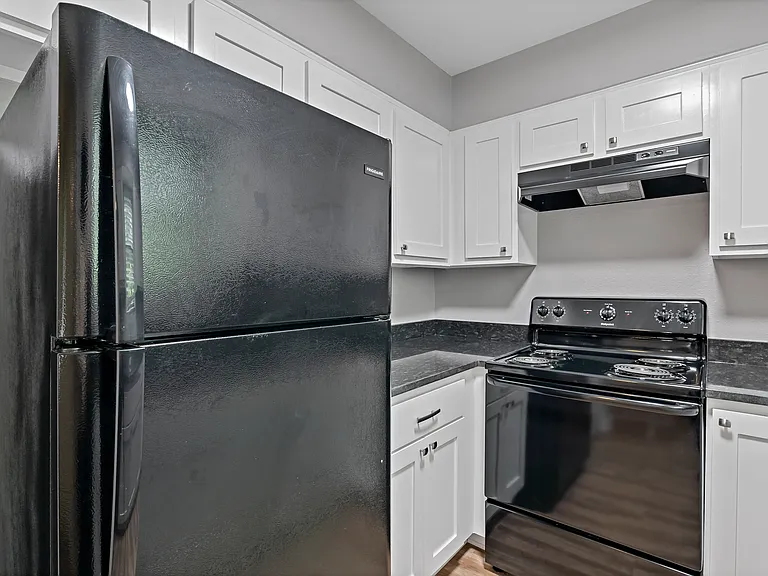 Oak Creek Condos — Photo 14