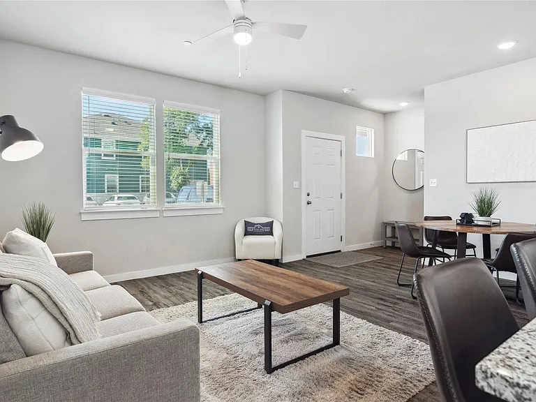 520-903B Powell Dr — Photo 11