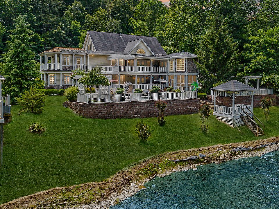 1st image of 105 River Rd N