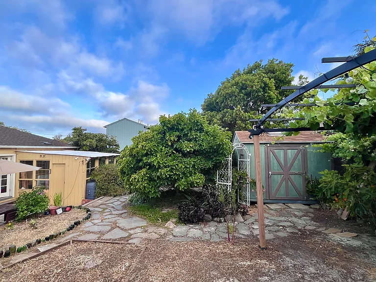 1630 Mariposa St — Photo 6