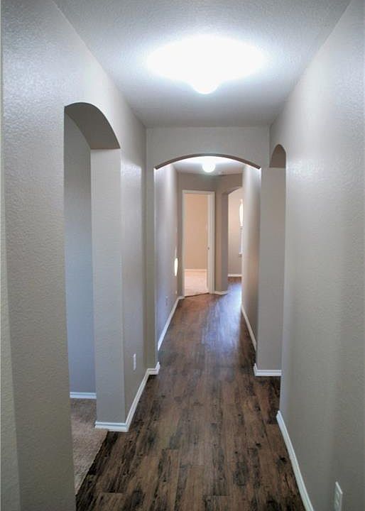 1st image of 301 Hawthorn Dr
