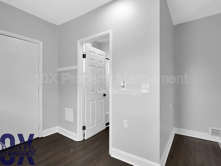 1805 S 6th St #1/2 — Photo 11