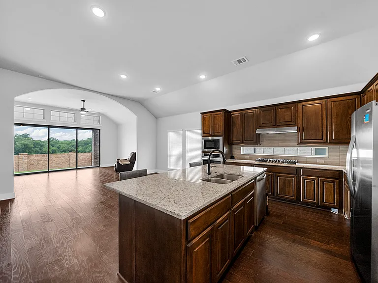 925 Baybrook Ln — Photo 6