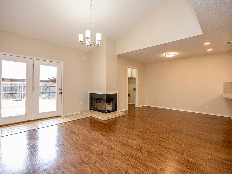 4547 Bermuda Dr — Photo 2