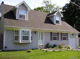 28 Fordham St, Patchogue, NY 11772