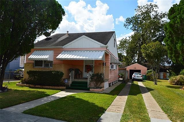 1st image of 512 N Woodlawn Ave