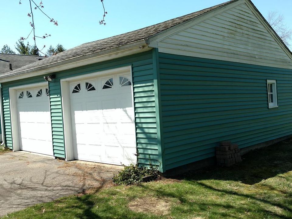 2nd image of 413 E Jefferson St