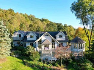 2 Winterwood Ln, Galena, IL 61036