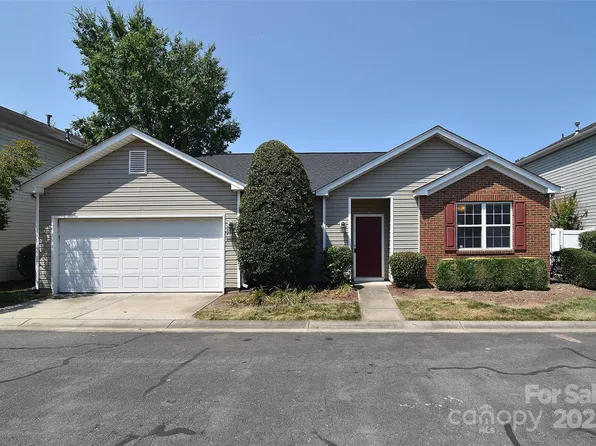 8655 Meadowmont View Dr, Charlotte, NC 28269