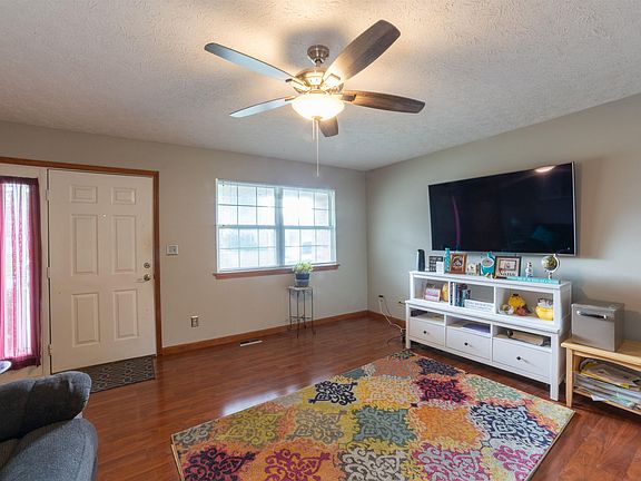 5th image of 2731 Gardenia Dr