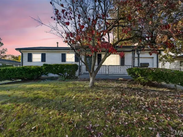 6803 Olivewood Dr, Hazelwood, MO 63042