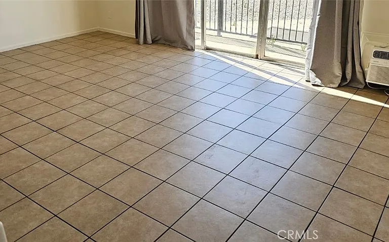 206 N Park View St #104 — Photo 11