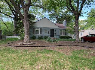 8826 Sleepy Hollow Rd, Kansas City, MO 64114