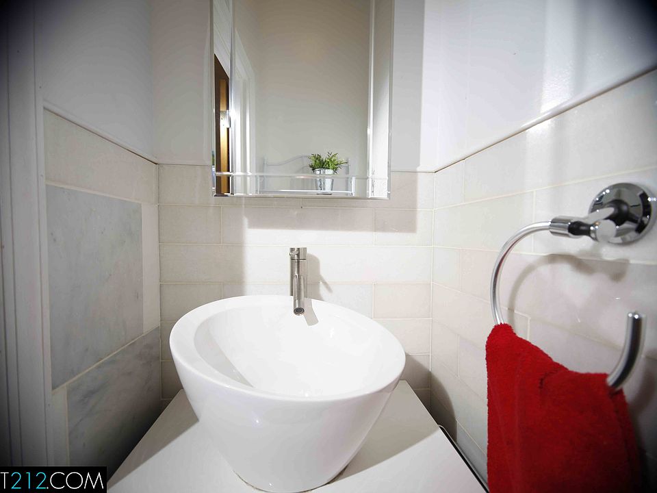 1st image of 170 Elizabeth St #4