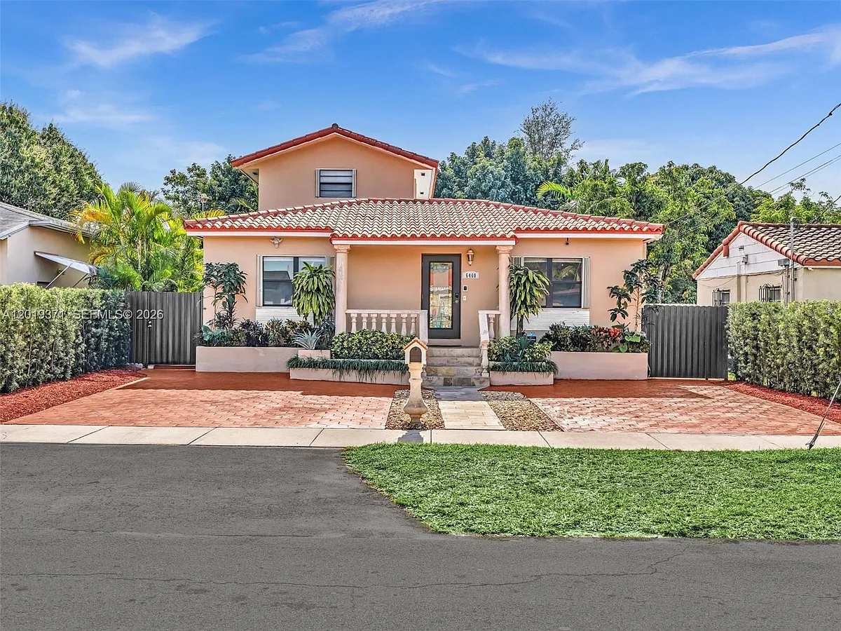 Building Photo - 6460 SW 2nd St #1