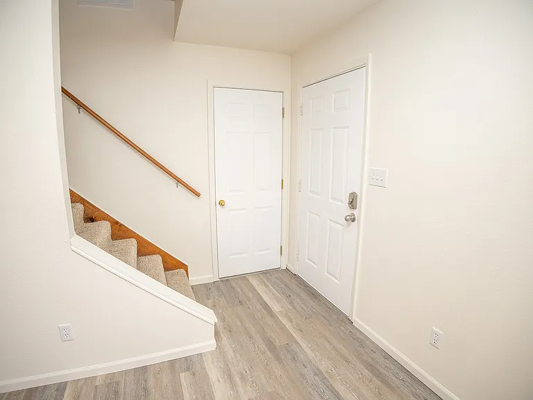 325 S Summit Dr #A — Photo 6