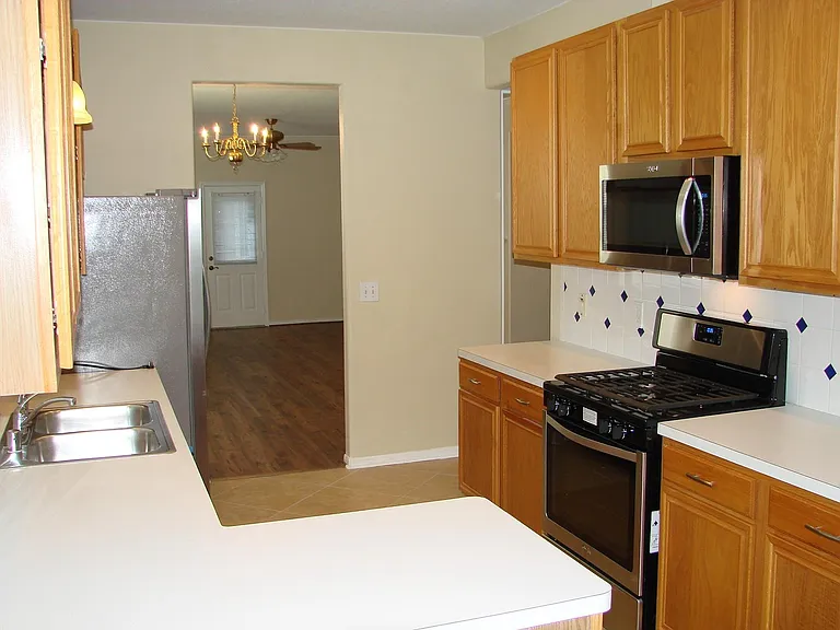 2910 Blue Dawn Dr — Photo 9