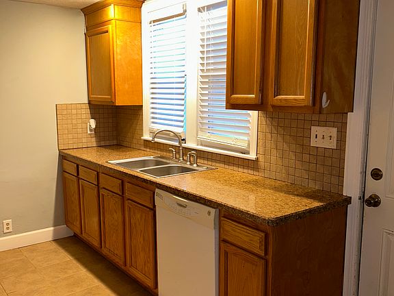 2nd image of 1450 N Columbus St #1