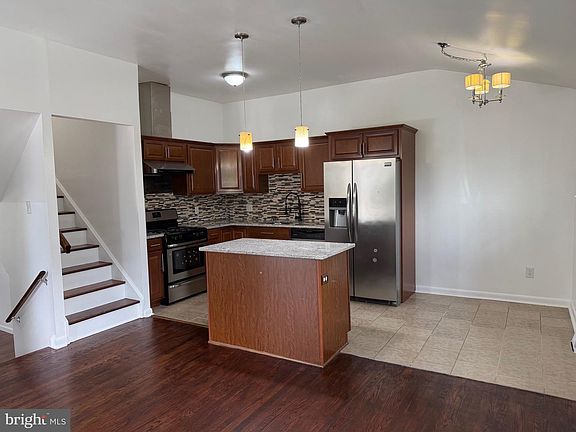3rd image of 2871 Rossiter Ave