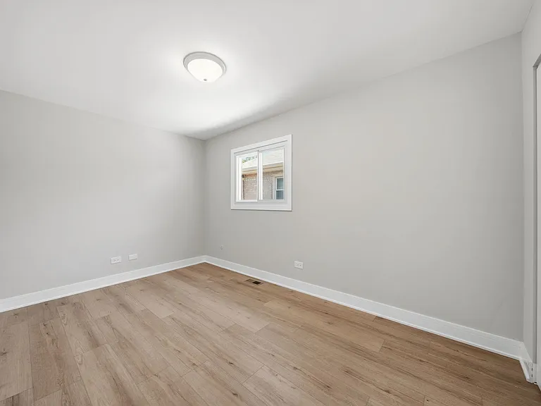 10439 S Drake Ave — Photo 24