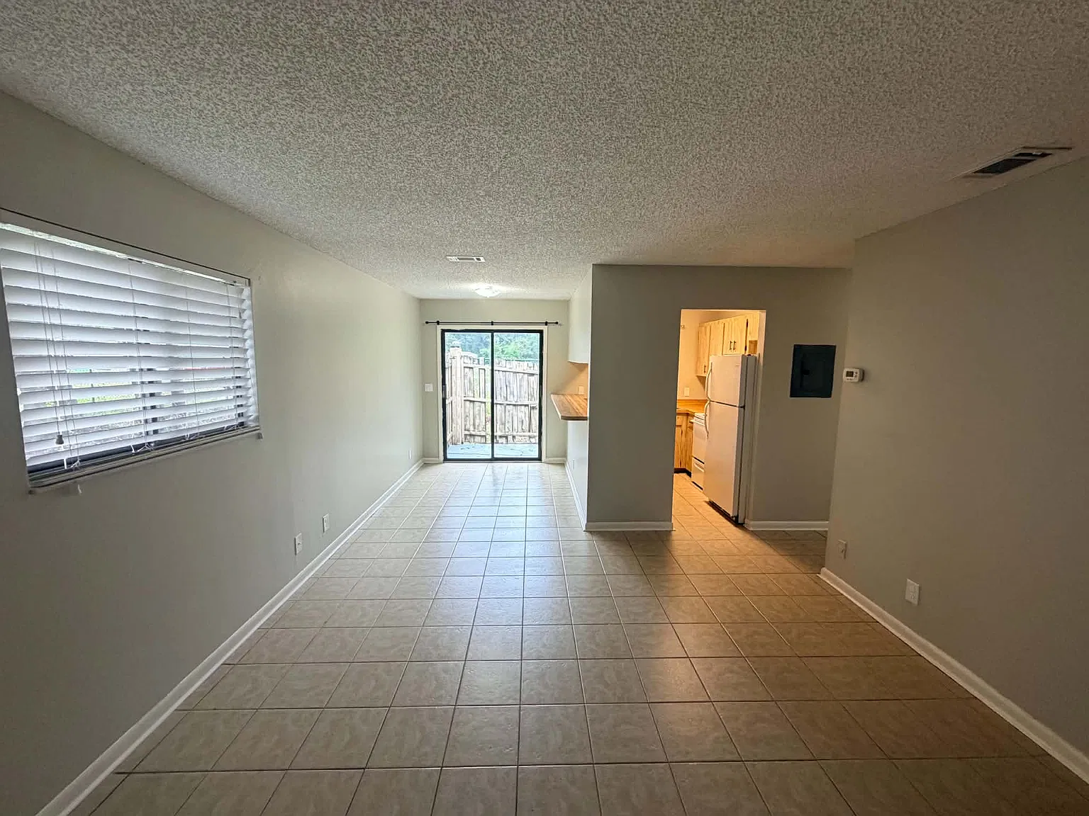 2 bed, 900 sqft, $1,050 — Photo 2