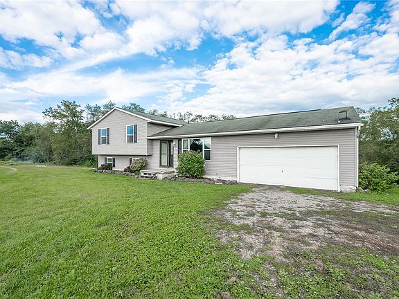 3rd image of 160 Brookdale Ln