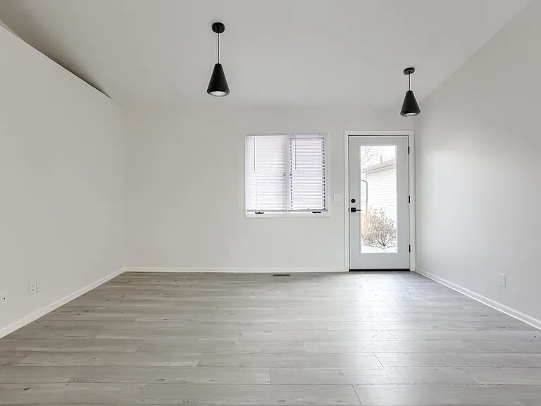 240 N 1st St #11 — Photo 2