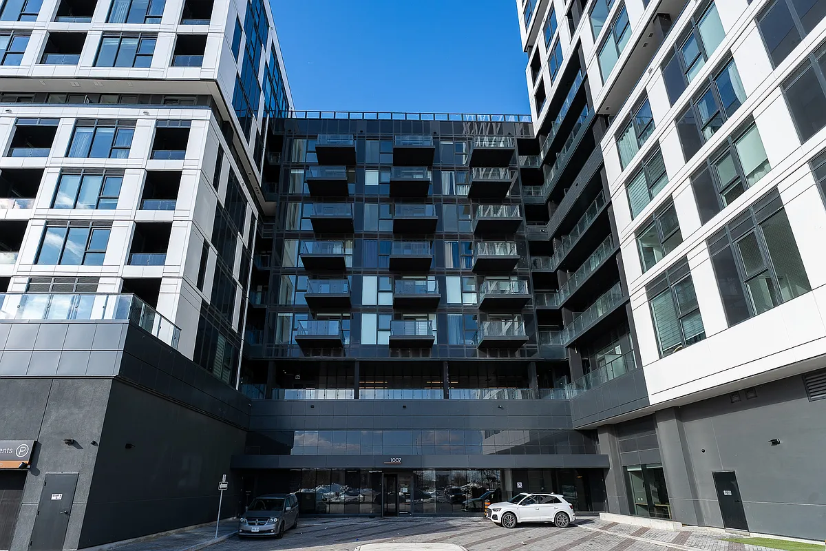 Building Photo - 1007 The Queensway #901