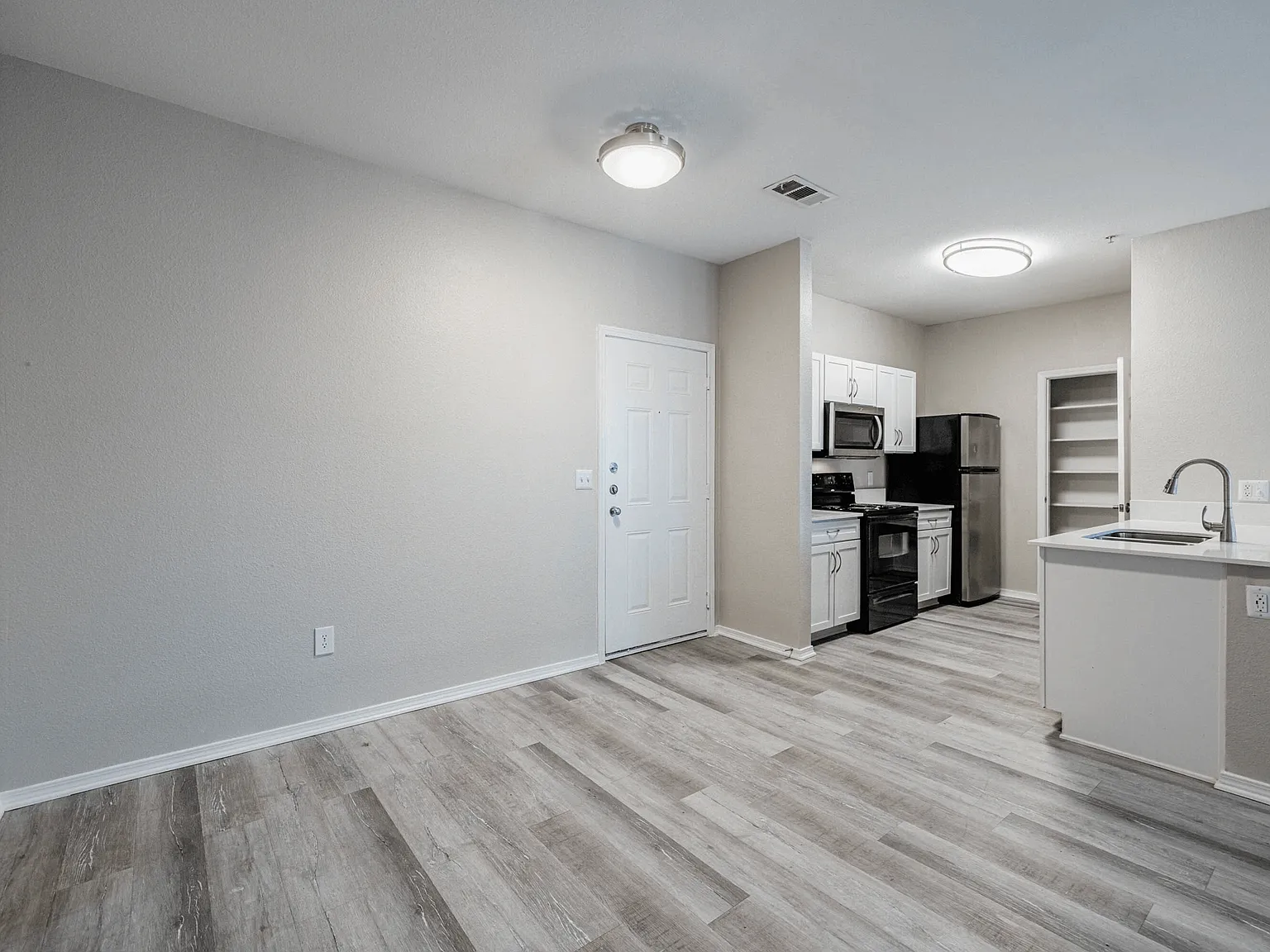 Arioso Apartments and Townhomes — Photo 4