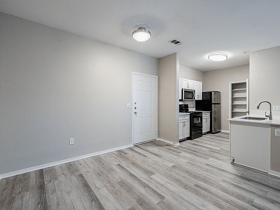 4th image of 3030 Claremont Dr #2313