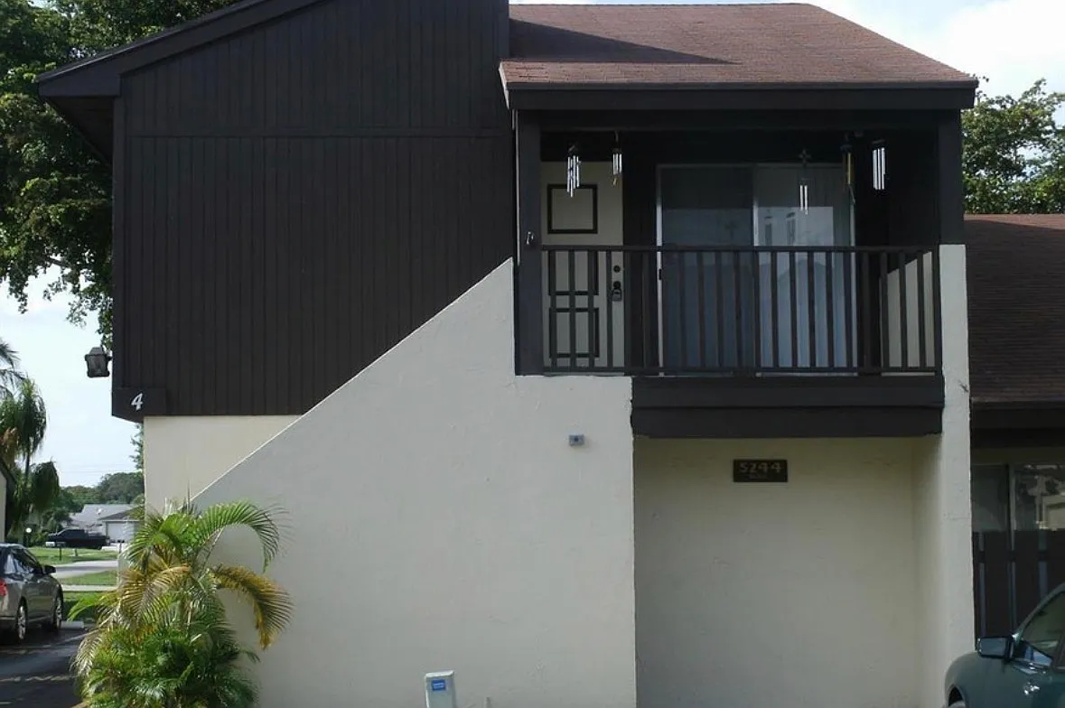 2 bed, 858 sqft, $2,000 — Photo 1