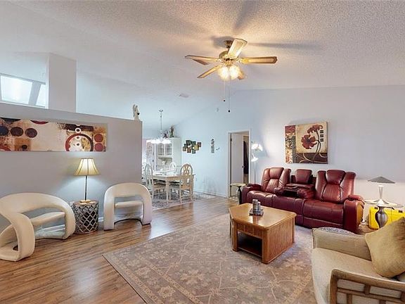 3rd image of 815 Loch Lomond Ct