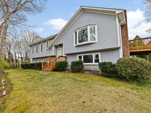 39 Sanderson Dr, Plymouth, MA 02360