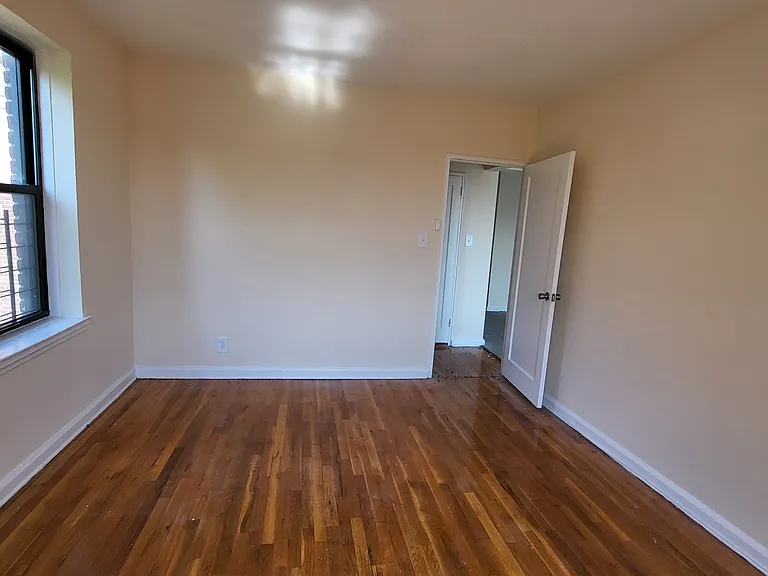 1275 E 5th St #5 — Photo 2