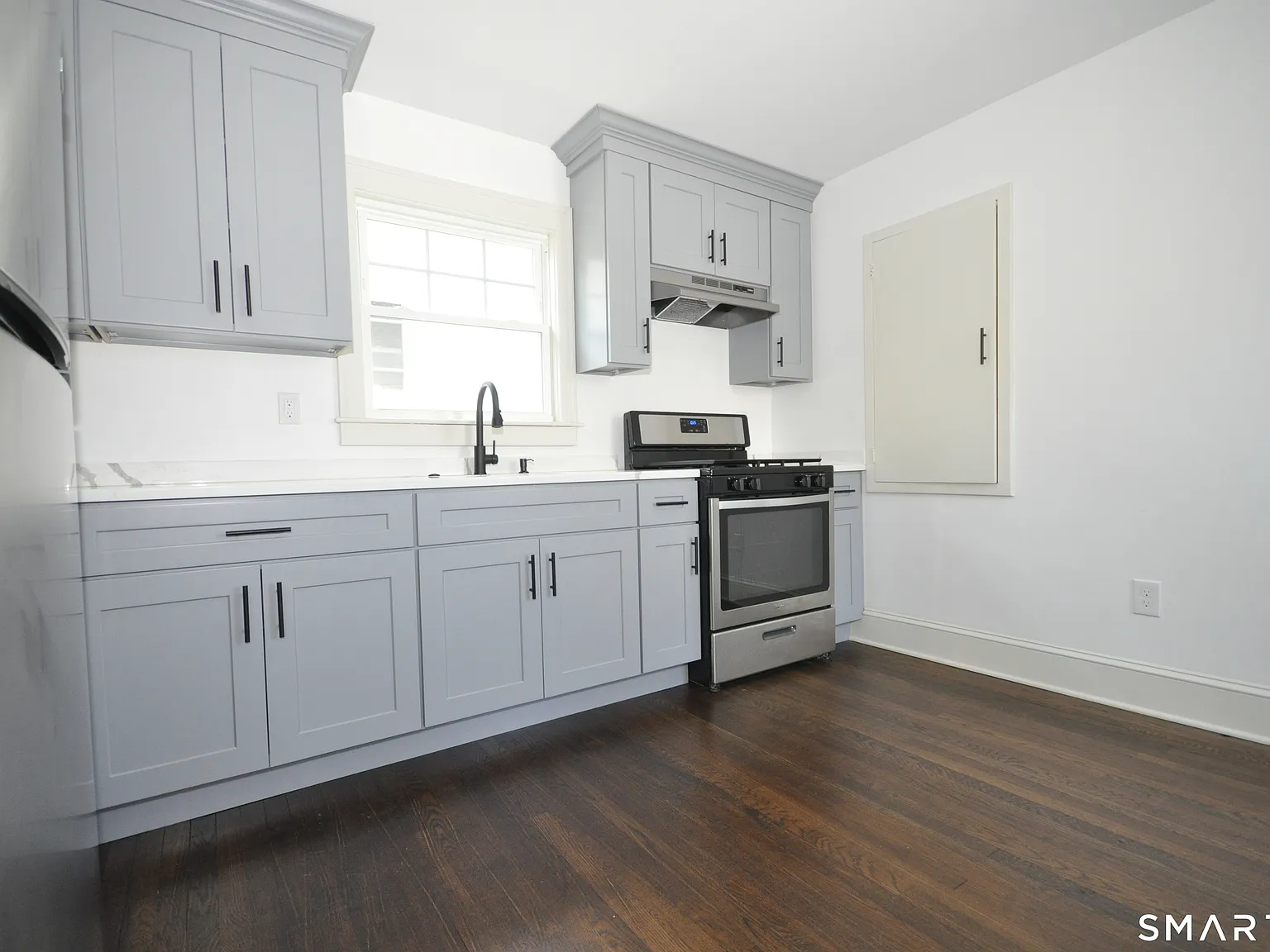 3 bed, 1.0 bath, 1100 sqft, $2,350 — Photo 4