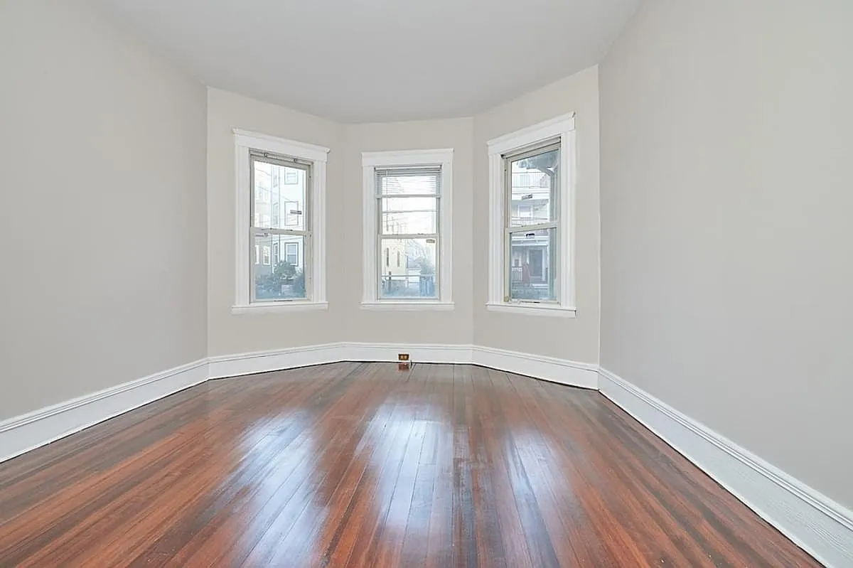 3 bed, 999 sqft, $2,800 — Photo 4