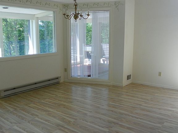 WC12T All Mountain Rentals Dining Area