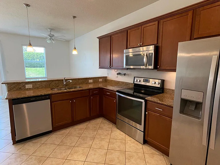 1061 Normandie Way — Photo 9