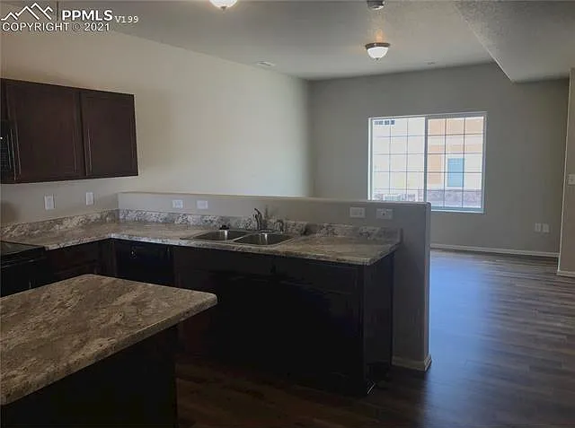 3 bed, 2.5 bath, 1561 sqft, $1,850 — Photo 4